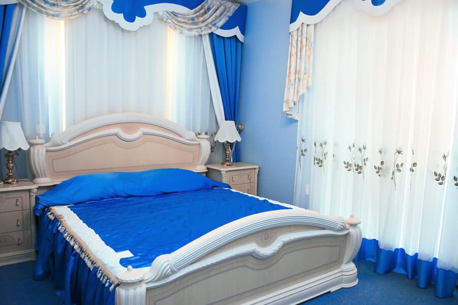 Beautiful,Blue,Bedroom,With,Luxurious,Decorations.