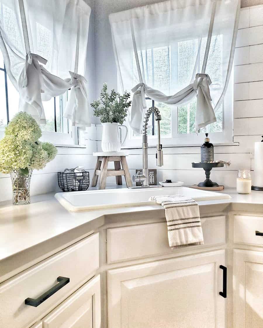 Farmhouse-Kitchen-Sink-Ideas-suburbanmomdecor