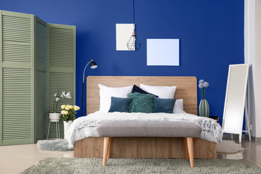 Interior,Of,Modern,Bedroom,With,Blue,Wall