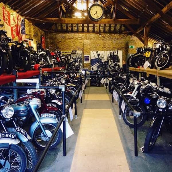 motorcycle-dream-garages-rustic