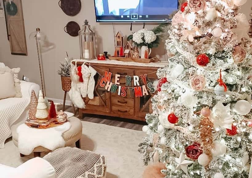 white-christmas-tree-ideas-ashleymariehomes-7803743