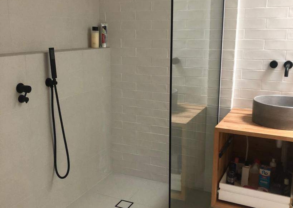 Minimalist Doorless Walk In Shower Ideas Tile Whisperer