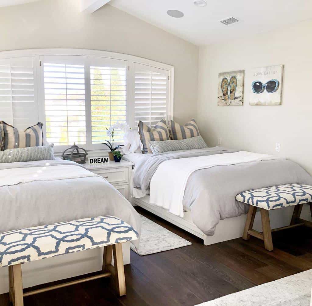 Contemporary Coastal Bedroom Ideas D Zyneinteriors