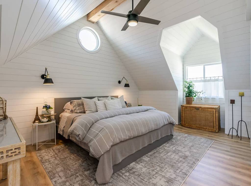 White Coastal Bedroom Ideas Re Vive Constructionxdesign