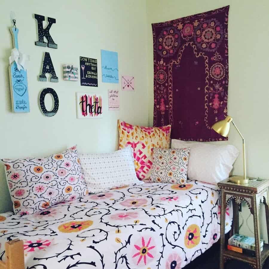 Chic Dorm Room Ideas Tokyojinja