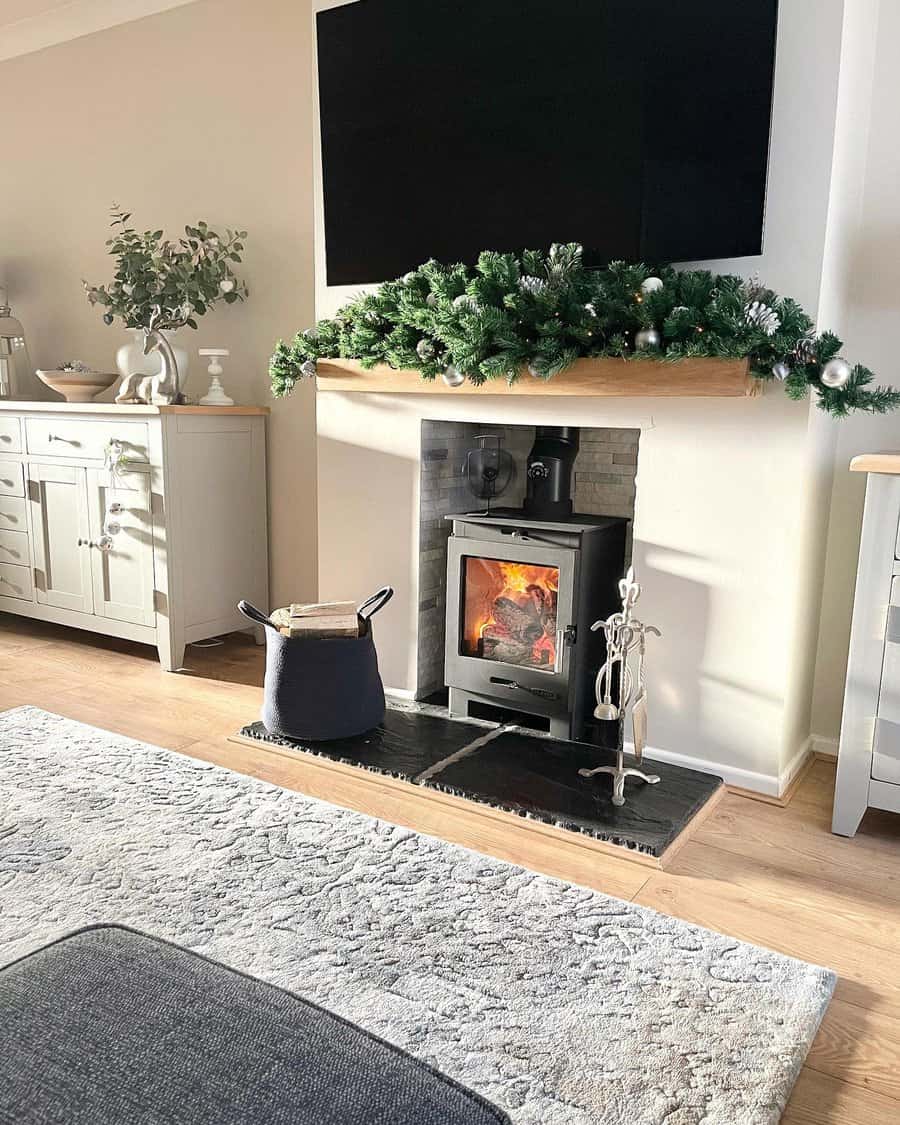 Christmas Fireplace Ideas Thesemiabode