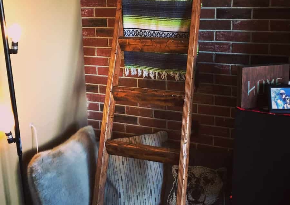 Ladder Blanket Storage Ideas Jakesellswood