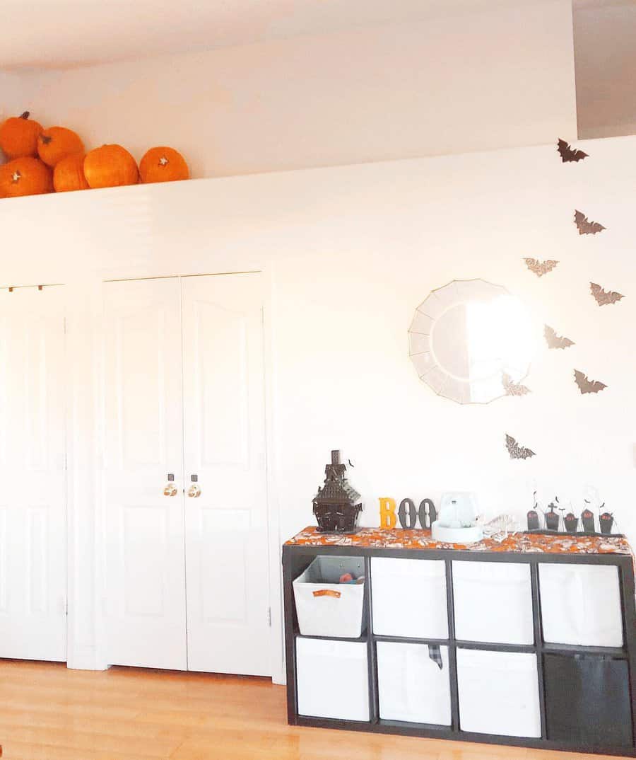 Minimalist Halloween Decoration Ideas Thekylierussell