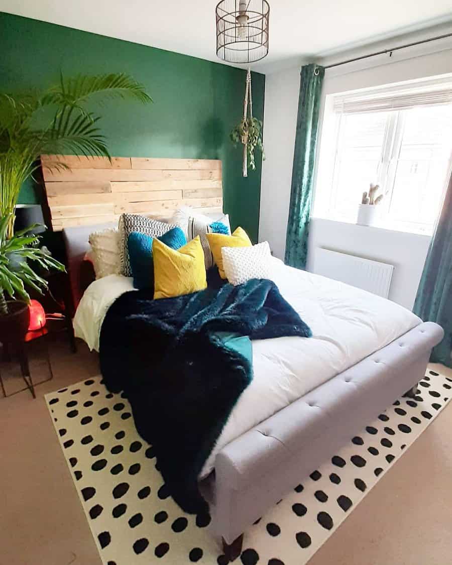 Pallet Headboard Ideas Designed With Plants