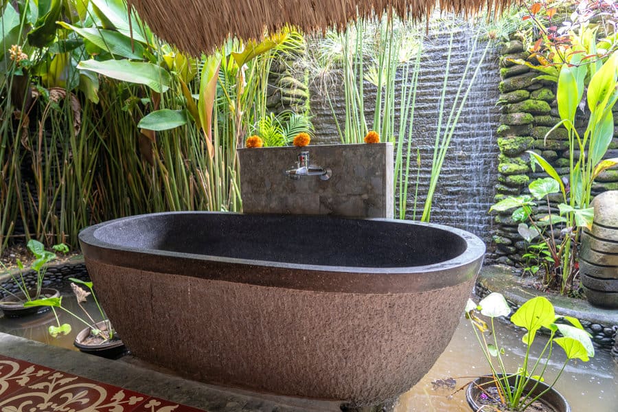 Stone Outdoor Bathroom Ideas