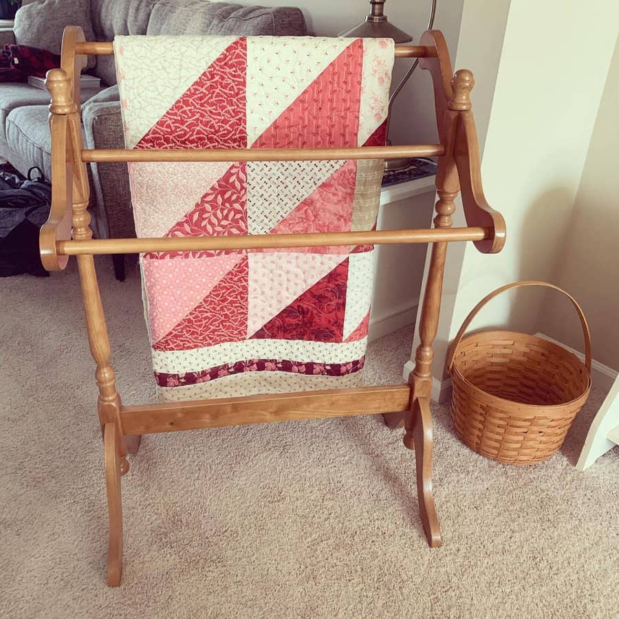 Vintage Blanket Storage Ideas Cats And Quilts