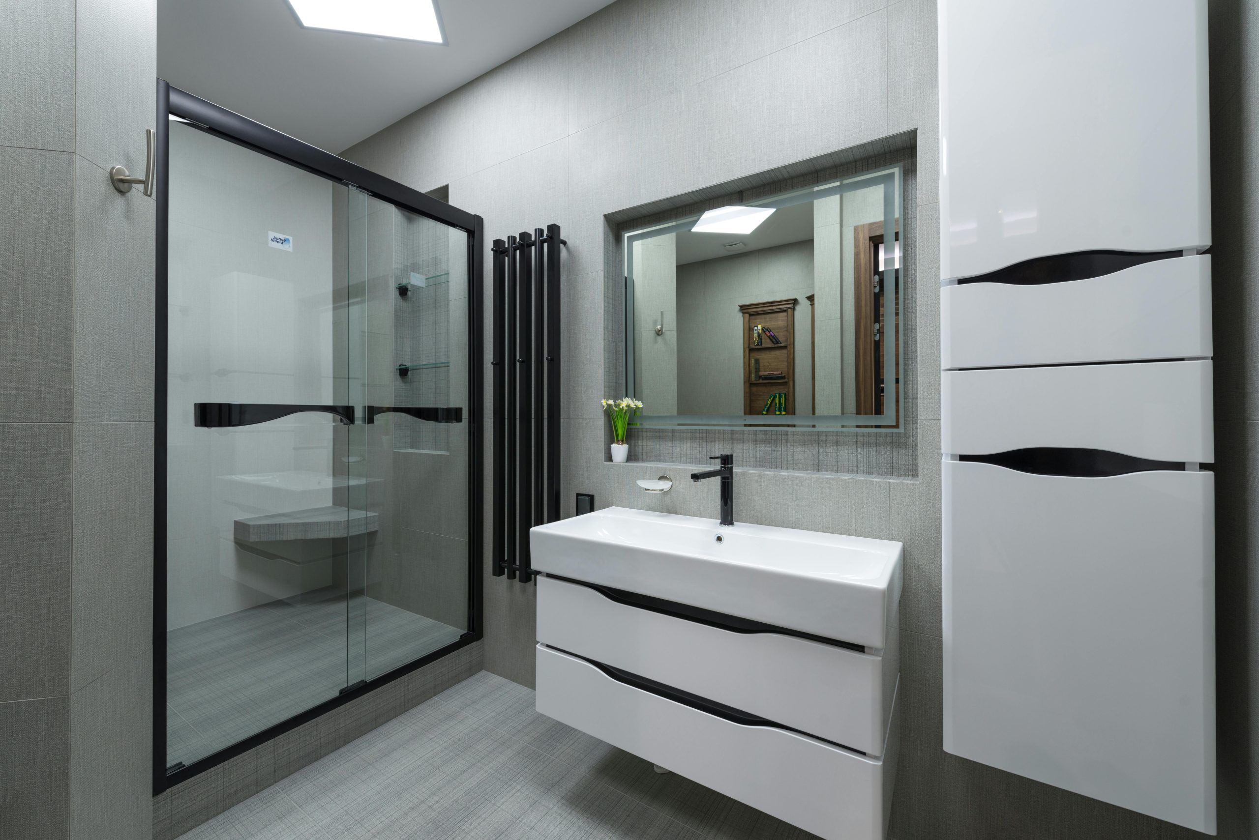 Considerations Before Installing a Doorless Walk-In Shower